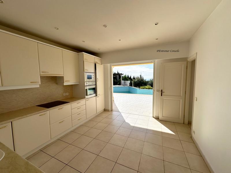 Maison contemporaine - 307 m² - 7 pièces