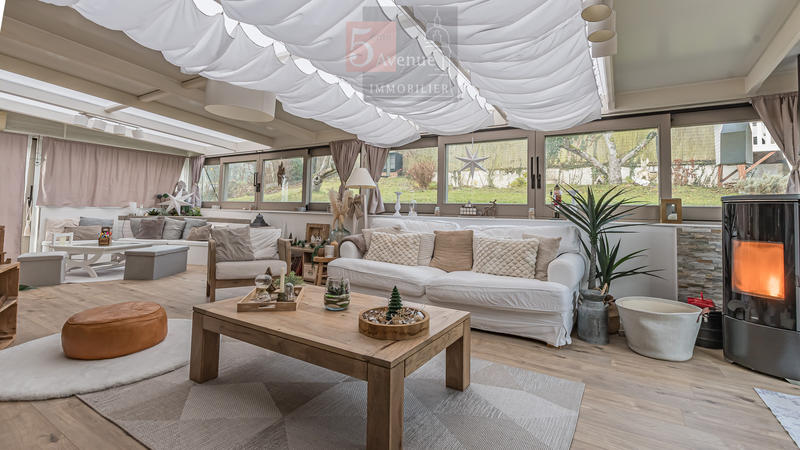 Maison - 137 m² - 6 pièces