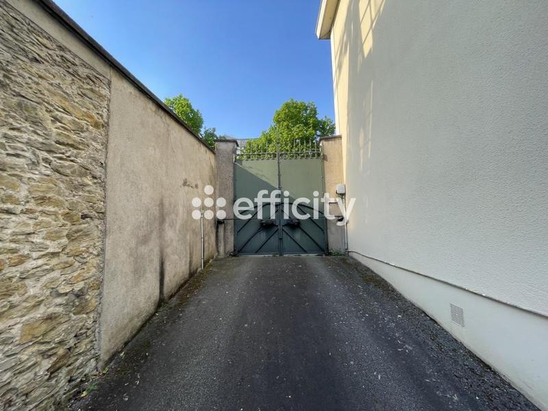 Maison - 392 m² - 10 pièces