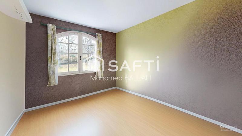 Maison - 210 m² - 8 pièces