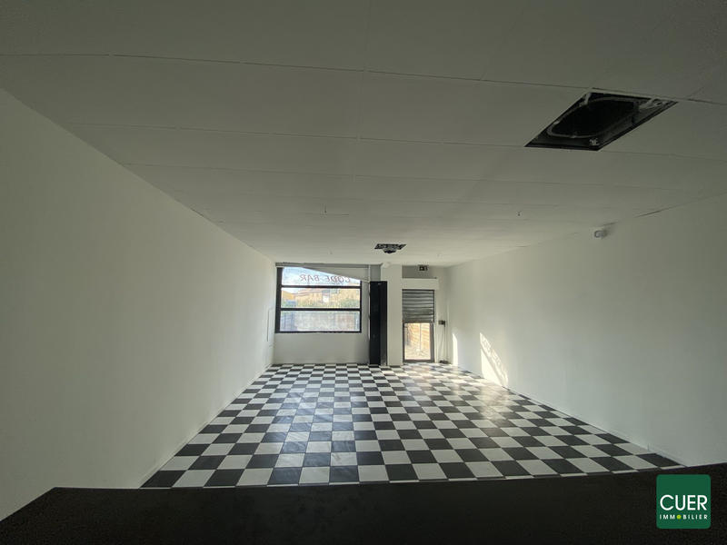 Local commercial - 128 m² - 2 pièces