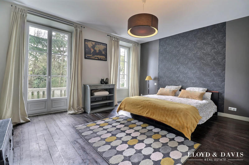 Maison - 455 m² - 13 pièces