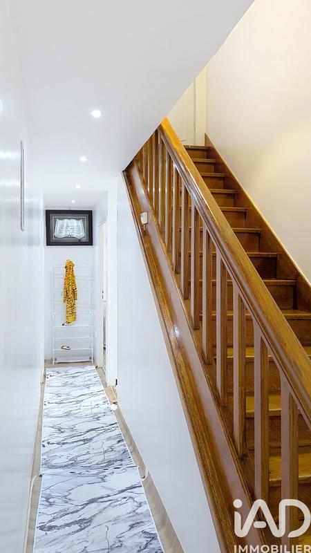 Maison - 280 m² - 16 pièces