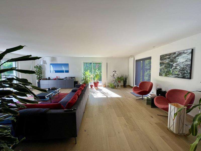 Maison contemporaine - 367 m² - 6 pièces