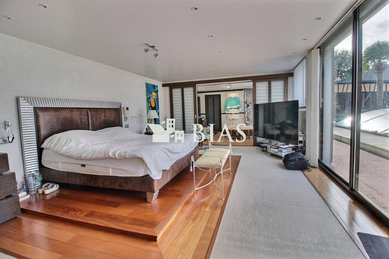 Maison - 360 m² - 6 pièces