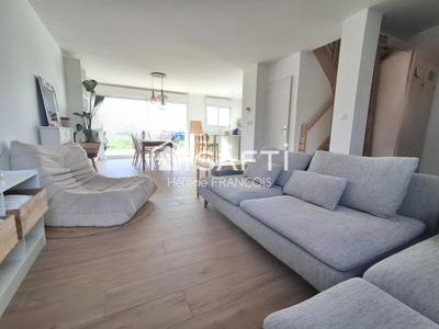 Maison - 96 m² - 4 pièces