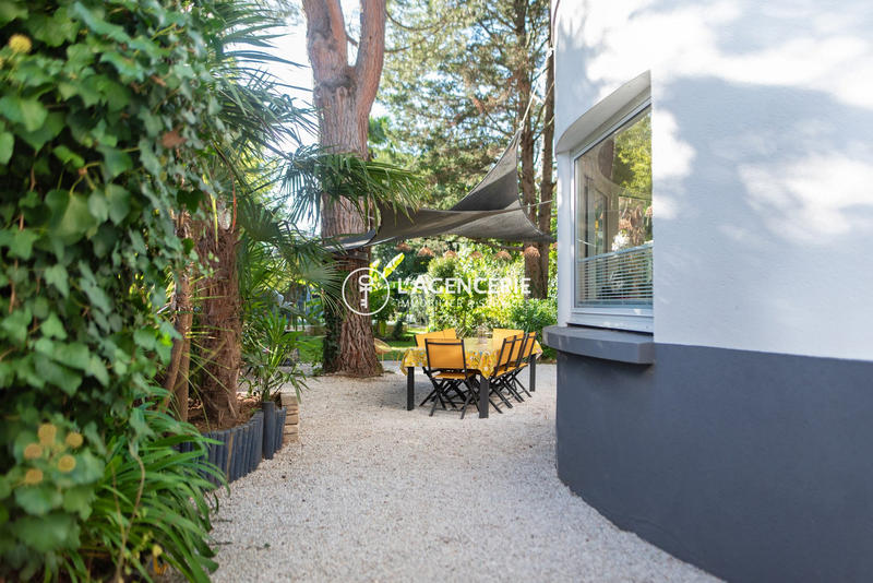 Maison - 242 m² - 6 pièces