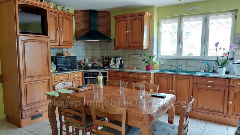 Maison - 200 m² - 8 pièces