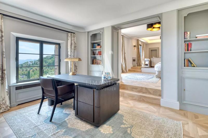 Villa - 1 200 m² - 16 pièces