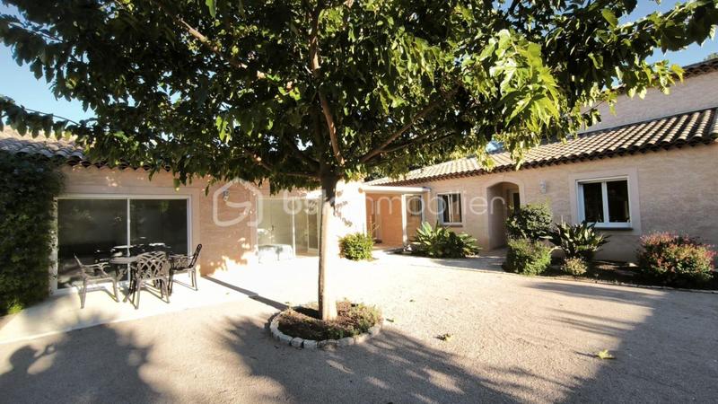 Maison - 253 m² - 10 pièces