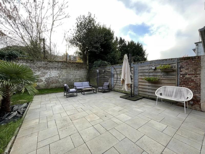 Maison - 202 m² - 7 pièces