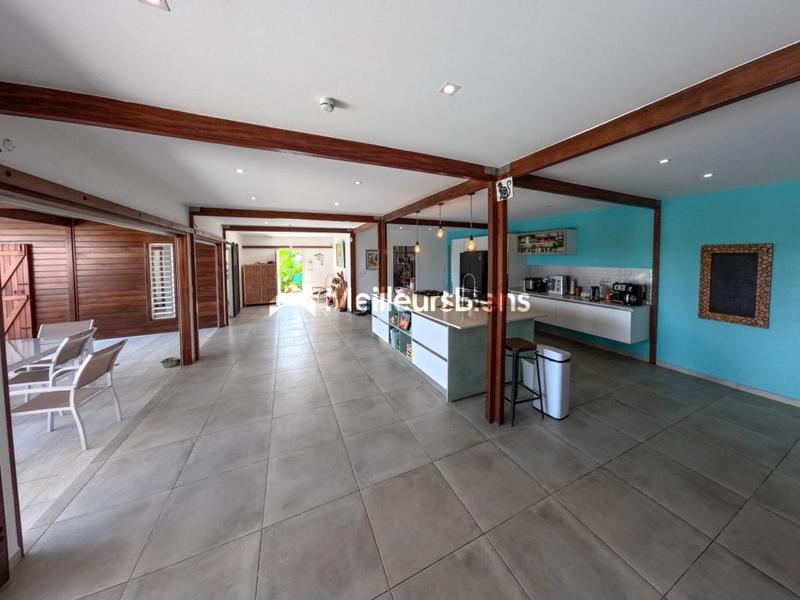 Maison - 198 m² - 7 pièces