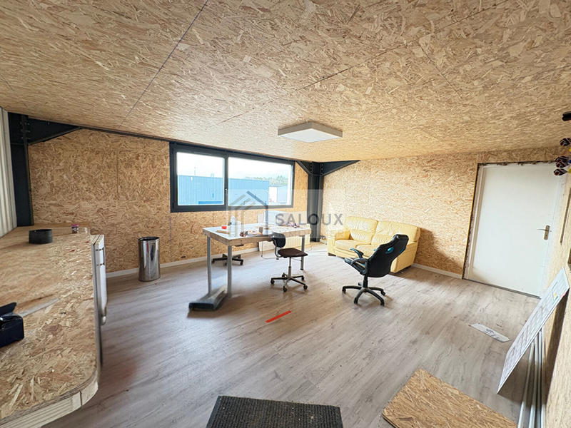 Local d'activité / Entrepôt - 232 m²