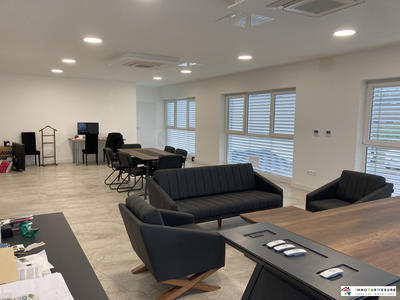 Bureau - 77 m² - 1 pièce