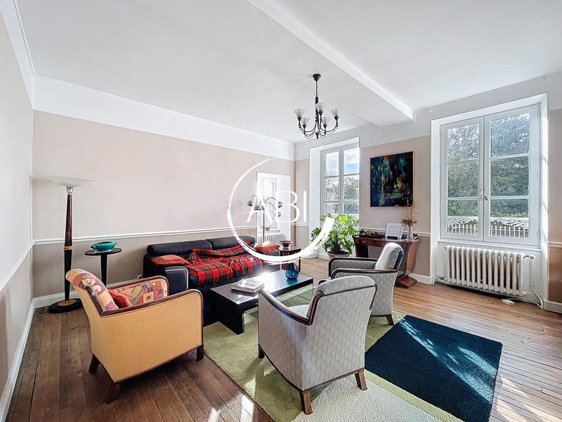 Maison - 200 m² - 11 pièces