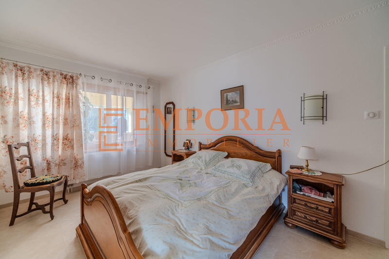 Maison - 250 m² - 9 pièces