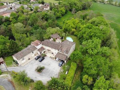 Propriété - 400 m² - 7 pièces