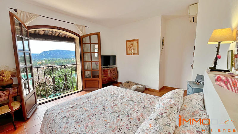 Villa - 215 m² - 9 pièces