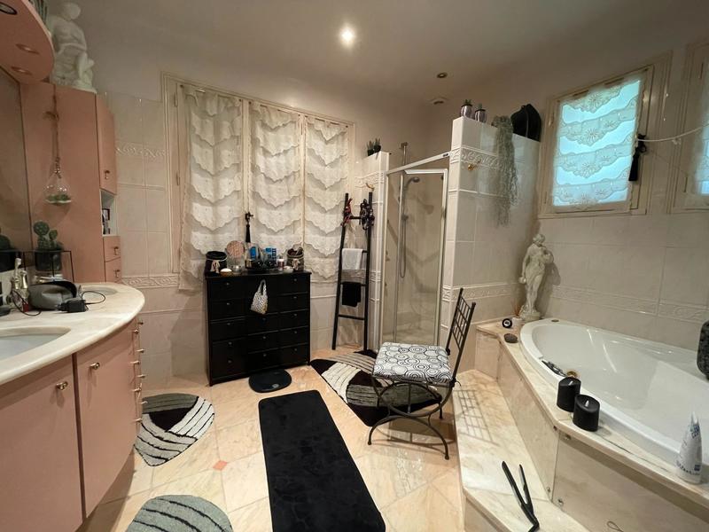 Maison - 160 m² - 11 pièces