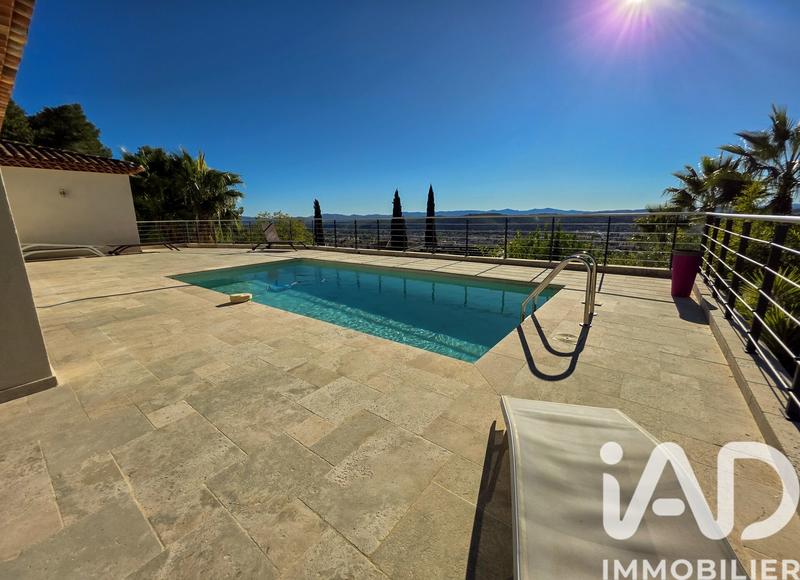 Maison - 290 m² - 9 pièces