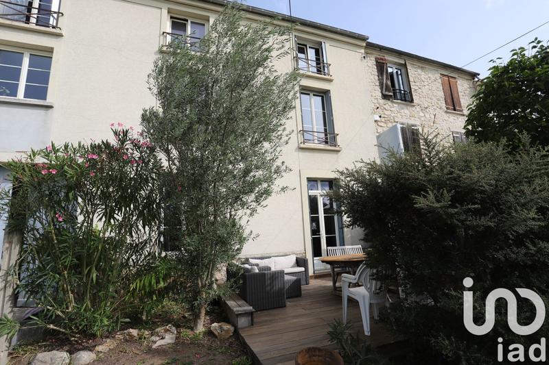 Maison - 270 m² - 10 pièces