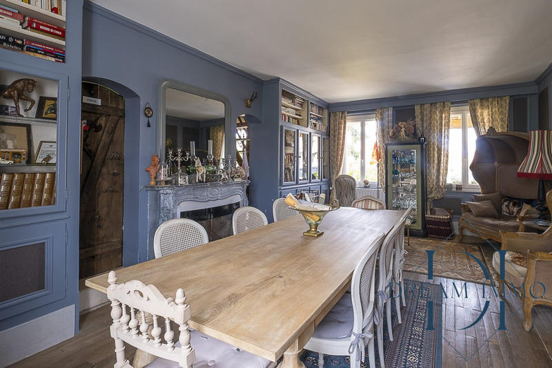 Maison - 288 m² - 13 pièces