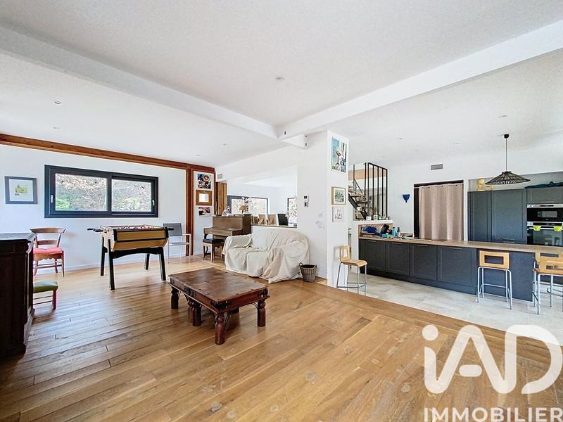 Maison - 208 m² - 8 pièces