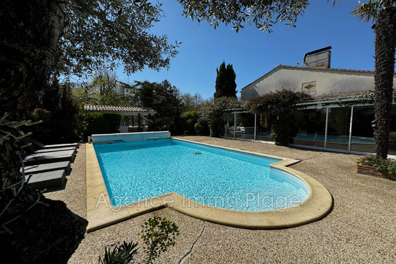 Maison - 325 m² - 10 pièces