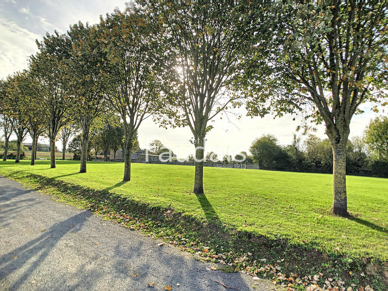 Maison - 1 014 m² - 34 pièces