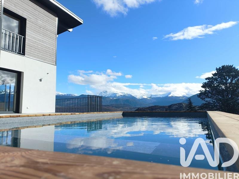 Maison - 248 m² - 8 pièces