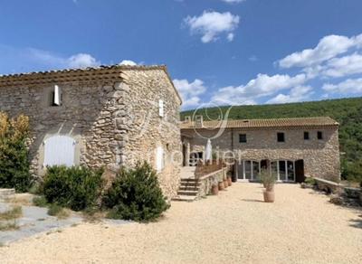 Propriété - 550 m² - 17 pièces