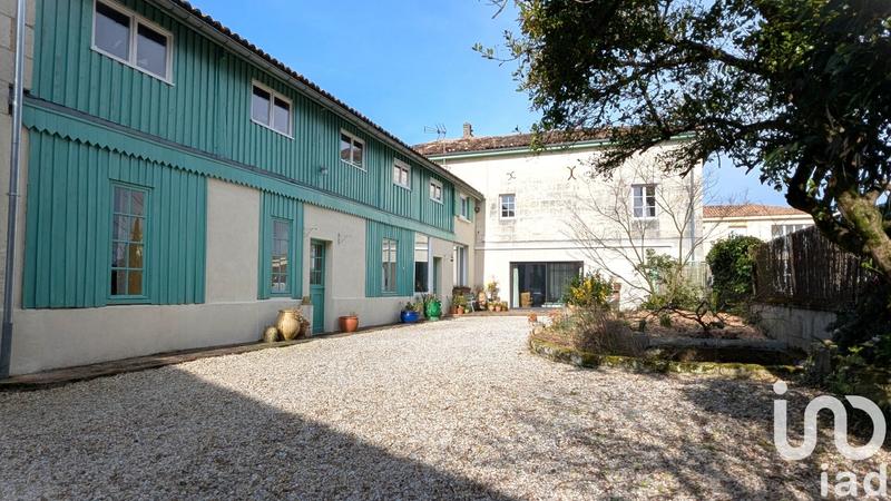 Maison - 305 m² - 9 pièces