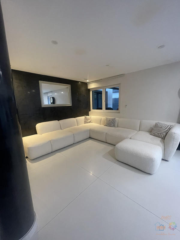 Maison - 180 m² - 5 pièces