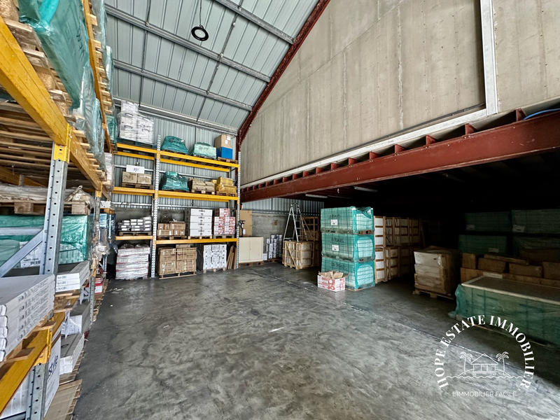 Local d'activités - 755 m²