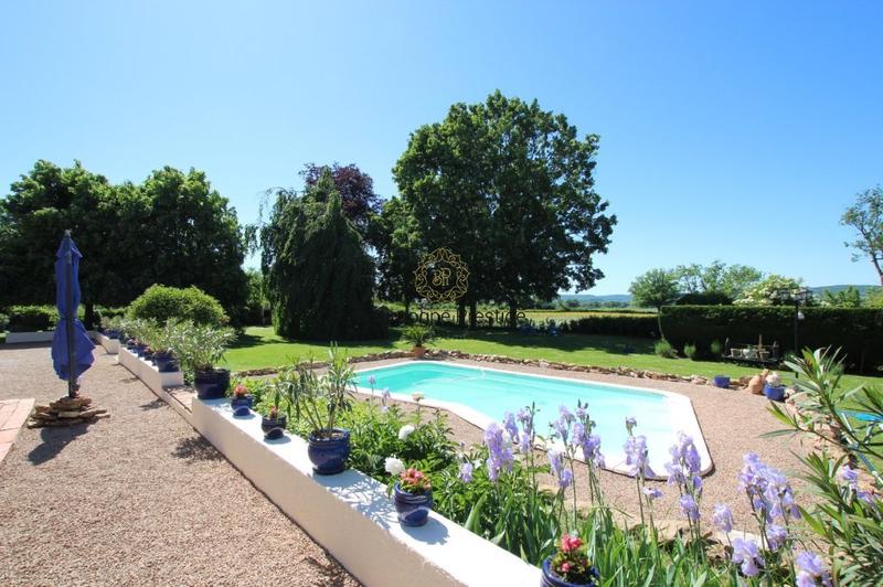 Propriété - 190 m² - 6 pièces