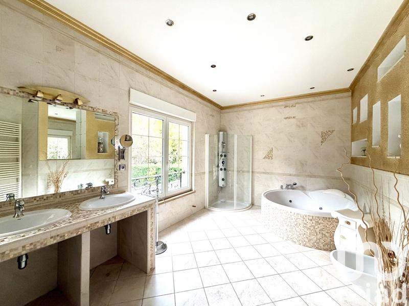 Maison - 253 m² - 6 pièces