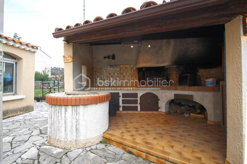 Villa - 222 m² - 9 pièces