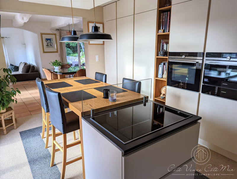 Maison - 234 m² - 8 pièces