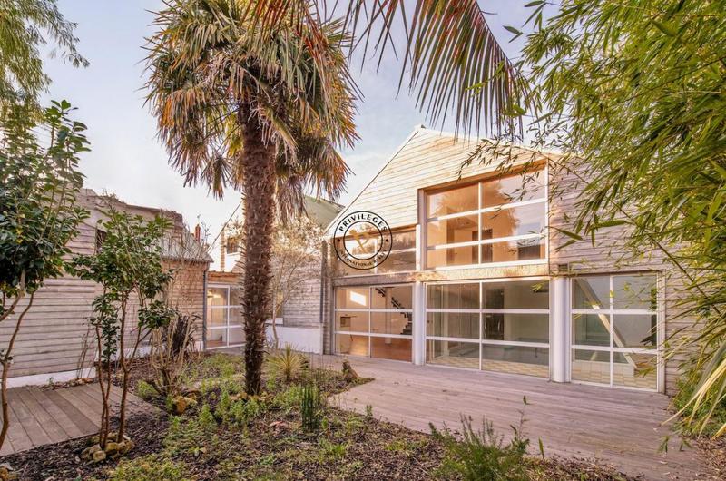 Maison - 244 m² - 7 pièces