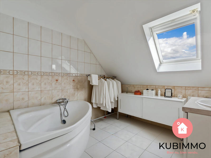 Maison traditionnelle - 121 m² - 6 pièces