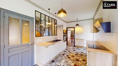 Maison - 270 m² - 9 pièces