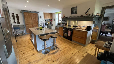 Maison - 310 m² - 9 pièces