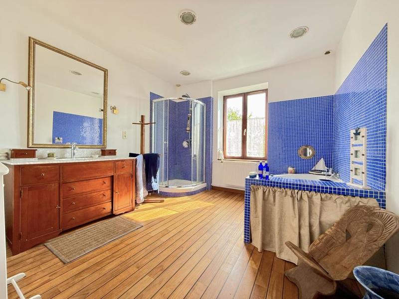 Maison - 210 m² - 9 pièces