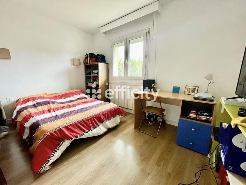 Maison - 210 m² - 10 pièces