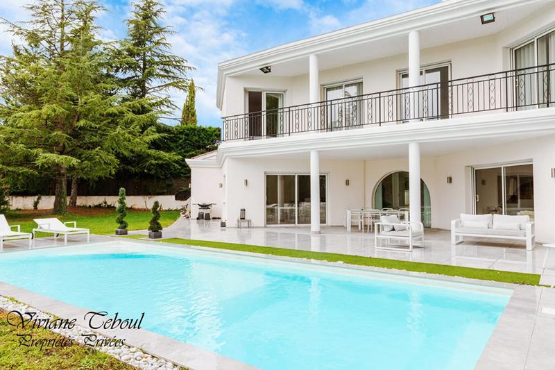 Maison - 286 m² - 7 pièces