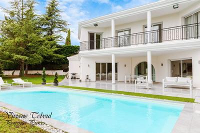 Maison - 286 m² - 7 pièces