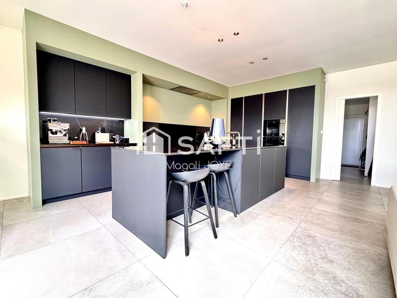 Maison - 235 m² - 7 pièces