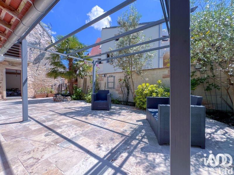 Maison - 280 m² - 6 pièces