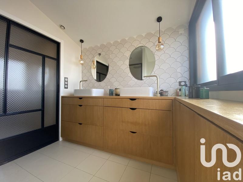 Maison - 207 m² - 7 pièces