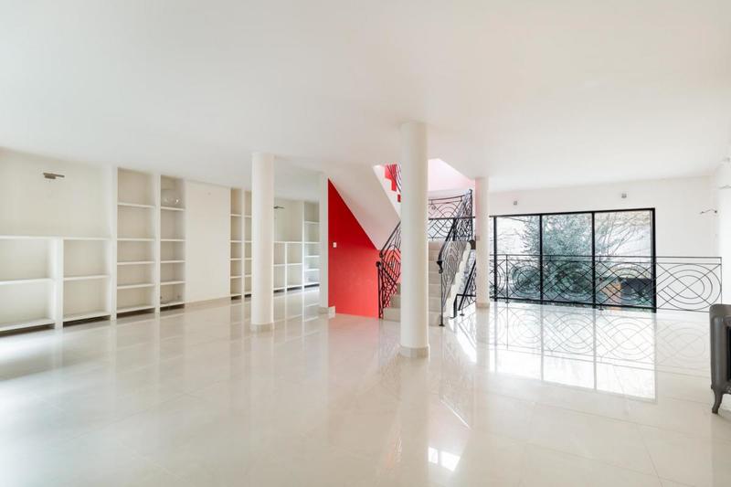 Maison - 185 m² - 9 pièces